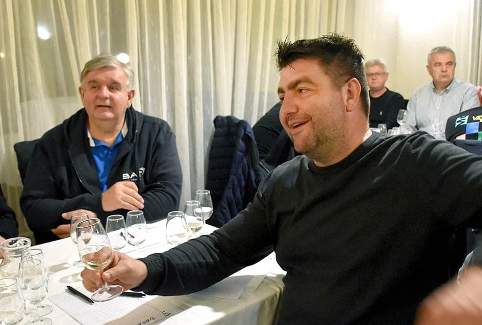 Sljubili graševinu i pohanog šarana