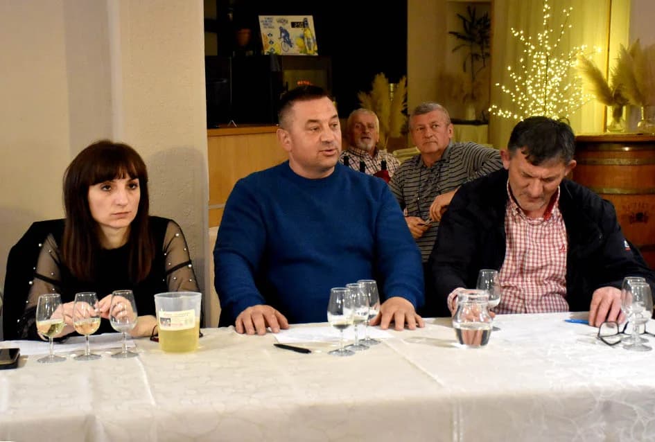Sljubili graševinu i pohanog šarana