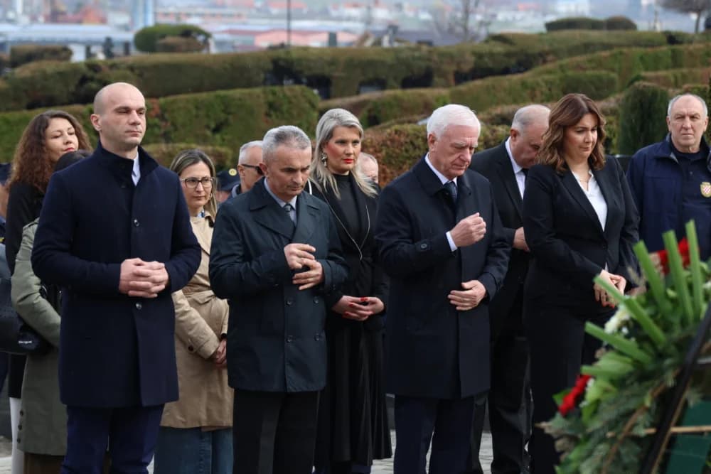 Povodom obilježavanja Dana grada Požege položeni vijenci i zapaljene svijeće na Groblju sv. Ilije i Trgu 123. brigade