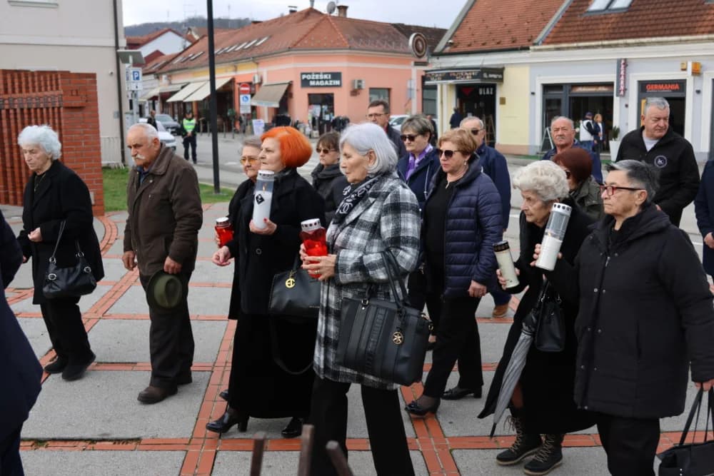Povodom obilježavanja Dana grada Požege položeni vijenci i zapaljene svijeće na Groblju sv. Ilije i Trgu 123. brigade