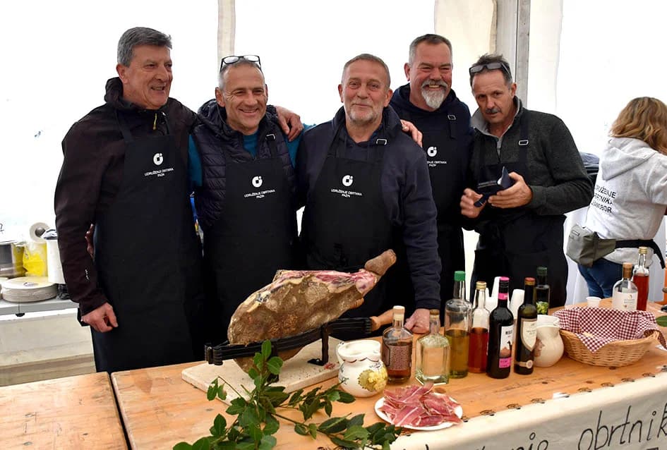 Mirisi delicija kontinentalne i primorske Hrvatske i ove su se godine širili u srcu Zlatne doline sa požeškog Trga sv. Trojstva