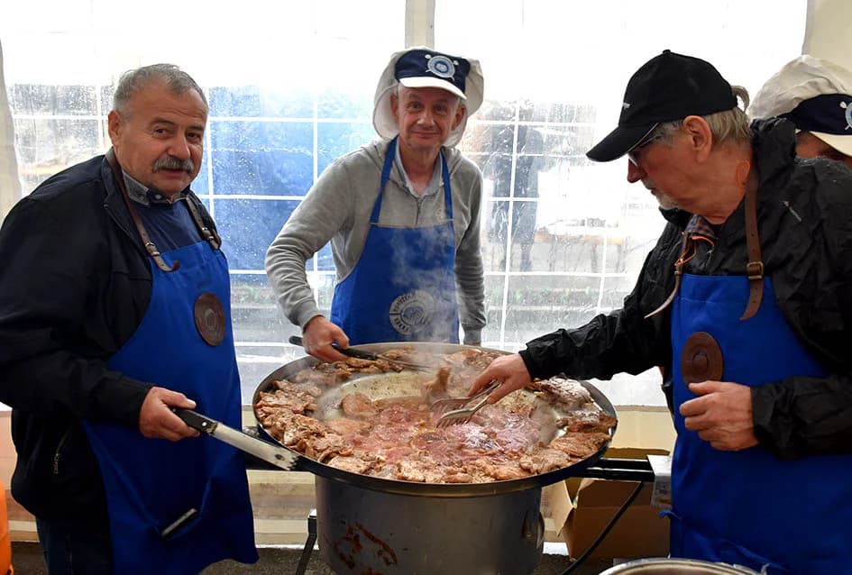 Mirisi delicija kontinentalne i primorske Hrvatske i ove su se godine širili u srcu Zlatne doline sa požeškog Trga sv. Trojstva