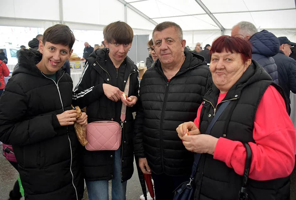 Mirisi delicija kontinentalne i primorske Hrvatske i ove su se godine širili u srcu Zlatne doline sa požeškog Trga sv. Trojstva