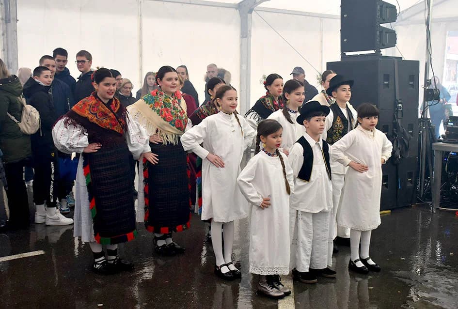 Mirisi delicija kontinentalne i primorske Hrvatske i ove su se godine širili u srcu Zlatne doline sa požeškog Trga sv. Trojstva