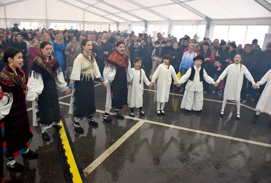 Mirisi delicija kontinentalne i primorske Hrvatske i ove su se godine širili u srcu Zlatne doline sa požeškog Trga sv. Trojstva