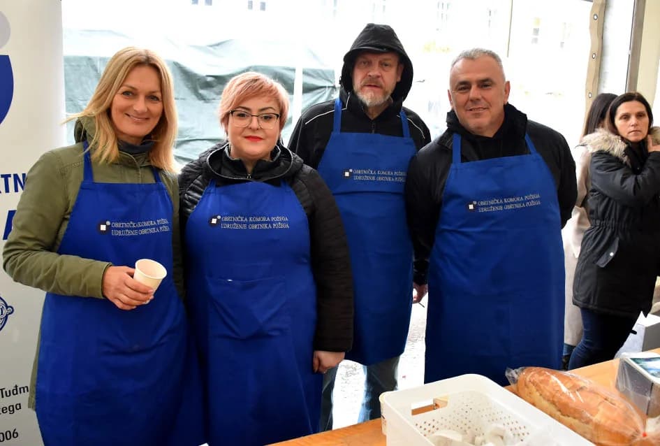 Mirisi delicija kontinentalne i primorske Hrvatske i ove su se godine širili u srcu Zlatne doline sa požeškog Trga sv. Trojstva