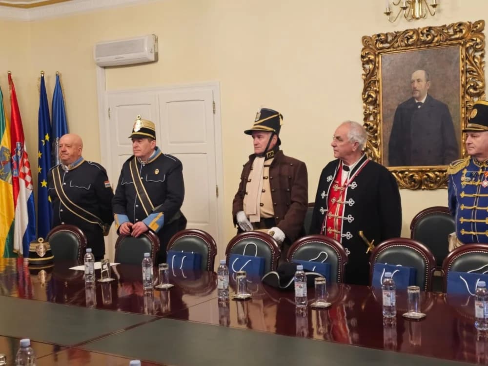 Gradonačelnik Željko Glavić upriličio prijem za članove povijesnih postrojbi povodom Dana grada Požege i Grgureva