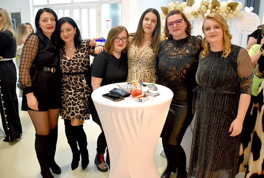 Dvjestotinjak žena veličkog kraja i prijateljica slavilo svoj dan-prihod u humnitarnu namjenu