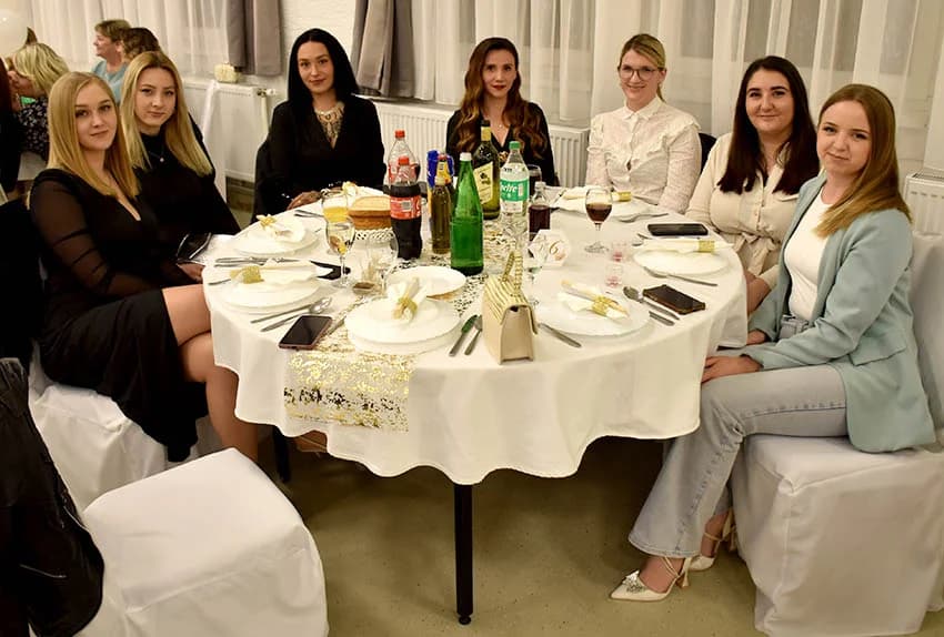 Dvjestotinjak žena veličkog kraja i prijateljica slavilo svoj dan-prihod u humnitarnu namjenu