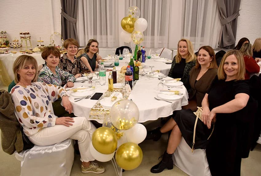 Dvjestotinjak žena veličkog kraja i prijateljica slavilo svoj dan-prihod u humnitarnu namjenu