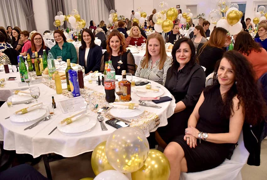 Dvjestotinjak žena veličkog kraja i prijateljica slavilo svoj dan-prihod u humnitarnu namjenu