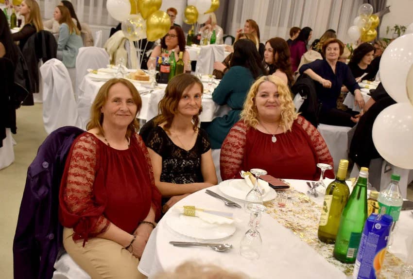 Dvjestotinjak žena veličkog kraja i prijateljica slavilo svoj dan-prihod u humnitarnu namjenu