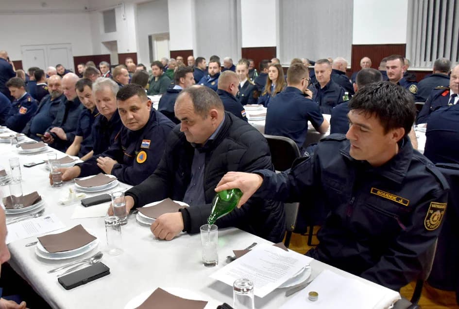 Vatrogasci Kaptola imali više od 100 intervencija i aktivnosti – uzoran  vatrogasac je Karlo Mikić