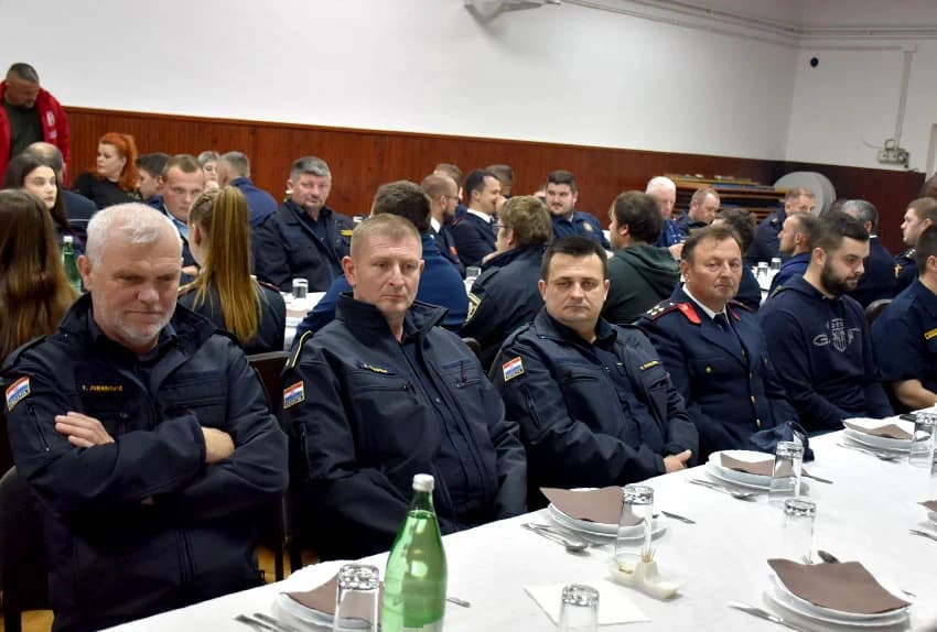 Vatrogasci Kaptola imali više od 100 intervencija i aktivnosti – uzoran  vatrogasac je Karlo Mikić