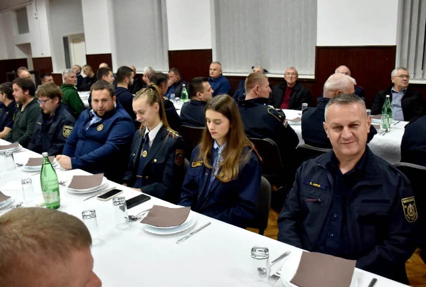 Vatrogasci Kaptola imali više od 100 intervencija i aktivnosti – uzoran  vatrogasac je Karlo Mikić
