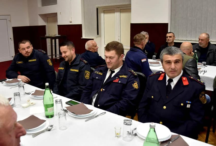 Vatrogasci Kaptola imali više od 100 intervencija i aktivnosti – uzoran  vatrogasac je Karlo Mikić
