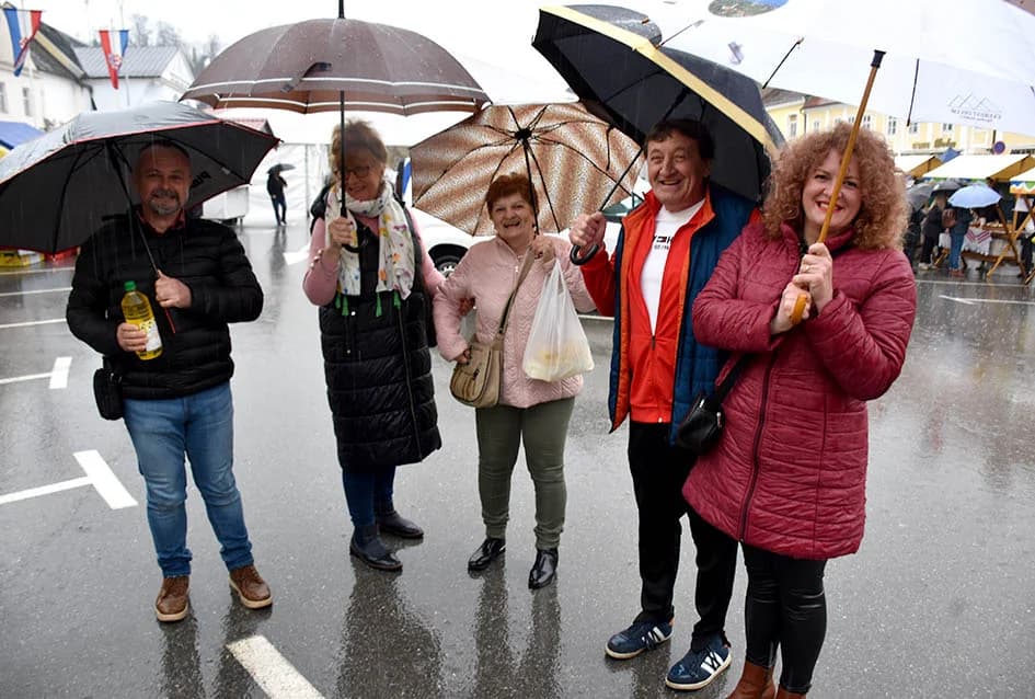 Nismo zaboravili izlagače na manifestaciji  “Zeleno i plavo” koji su prkosili kiši