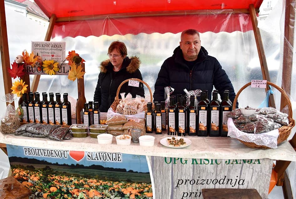 Nismo zaboravili izlagače na manifestaciji  “Zeleno i plavo” koji su prkosili kiši