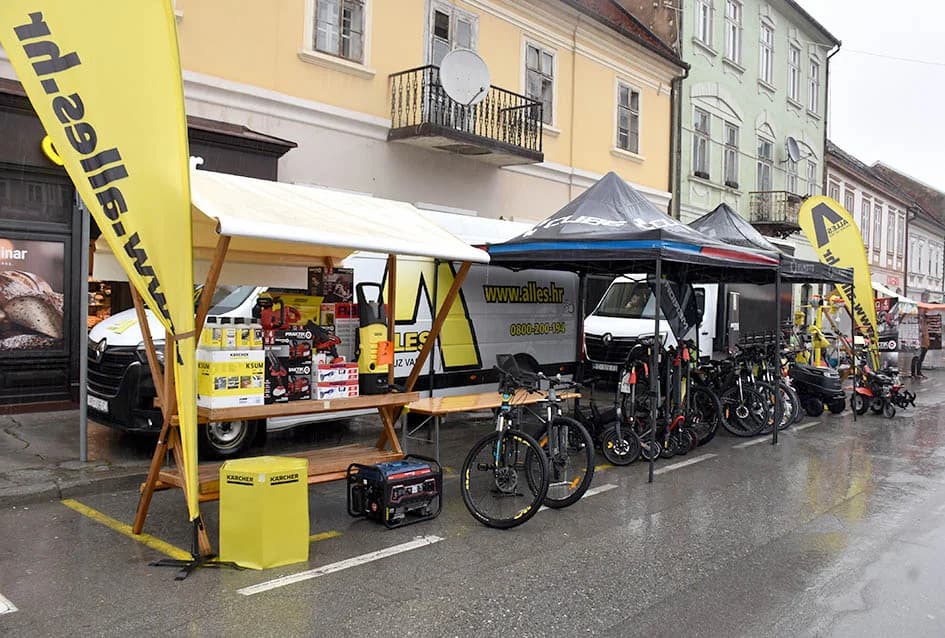 Nismo zaboravili izlagače na manifestaciji  “Zeleno i plavo” koji su prkosili kiši