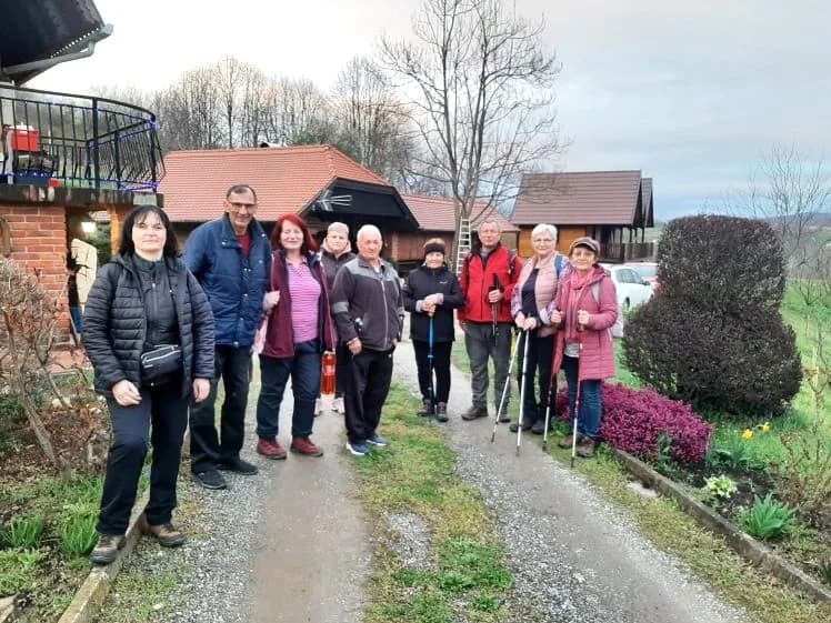 Pleternički planinari na imanju Mladena Ravlića na Požeškoj gori