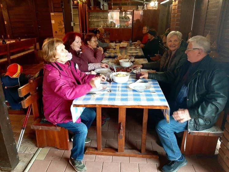 Pleternički planinari na imanju Mladena Ravlića na Požeškoj gori