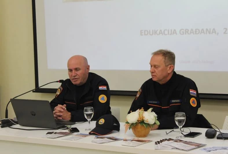 Održana zanimljiva edukativna tribina s građanima o sustavu civilne zaštite