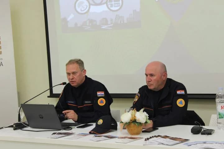 Održana zanimljiva edukativna tribina s građanima o sustavu civilne zaštite