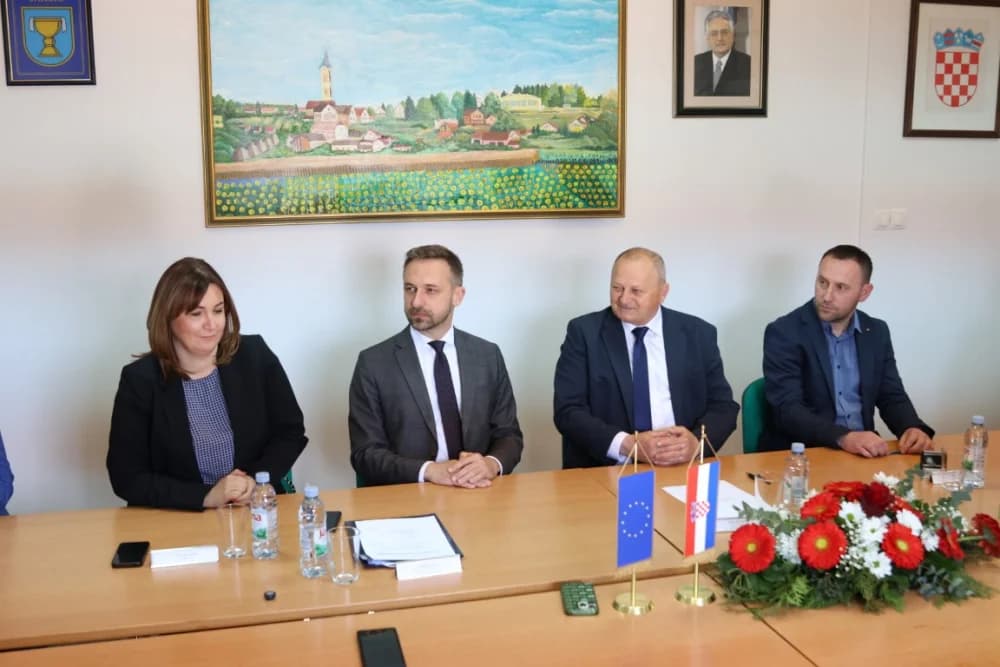 Potpis i pečat ministra Marina Piletića u općini Jakšić osigurao 3,8 milijuna eura za izgradnju Centra za starije osobe