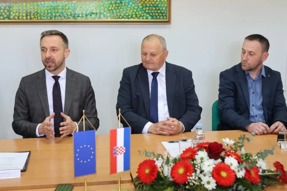 Potpis i pečat ministra Marina Piletića u općini Jakšić osigurao 3,8 milijuna eura za izgradnju Centra za starije osobe