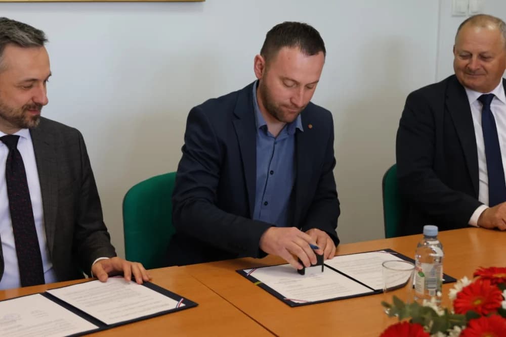 Potpis i pečat ministra Marina Piletića u općini Jakšić osigurao 3,8 milijuna eura za izgradnju Centra za starije osobe