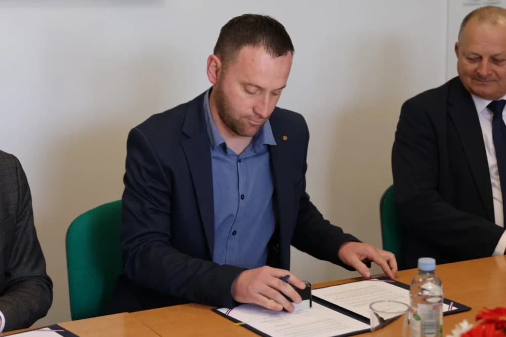 Potpis i pečat ministra Marina Piletića u općini Jakšić osigurao 3,8 milijuna eura za izgradnju Centra za starije osobe