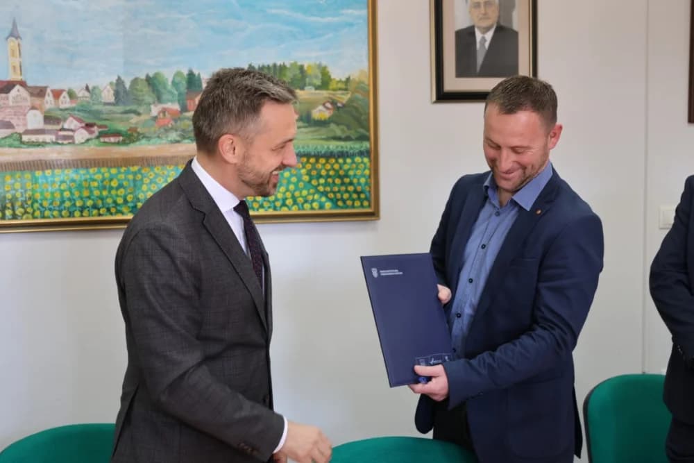 Potpis i pečat ministra Marina Piletića u općini Jakšić osigurao 3,8 milijuna eura za izgradnju Centra za starije osobe