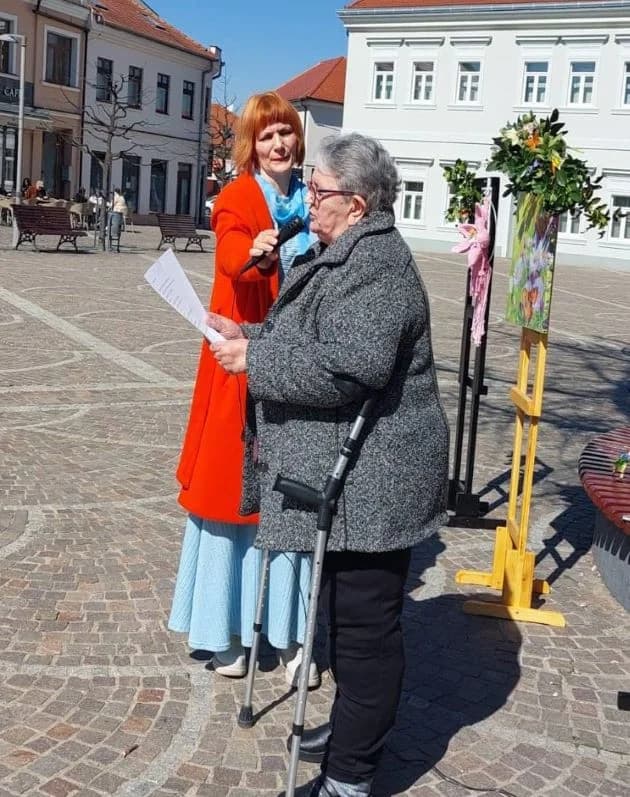 Na požeškom Trgu svete Terezije Avilske održana manifestacija ʼPeićevci proljećuʼ