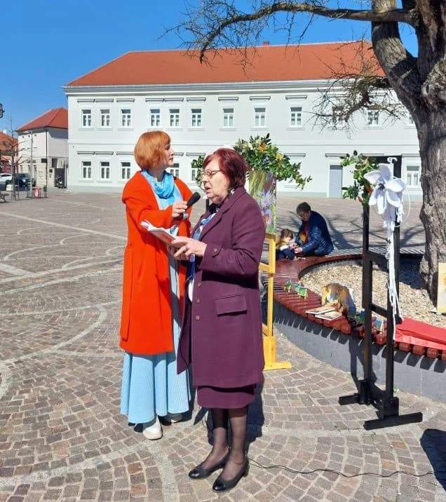 Na požeškom Trgu svete Terezije Avilske održana manifestacija ʼPeićevci proljećuʼ