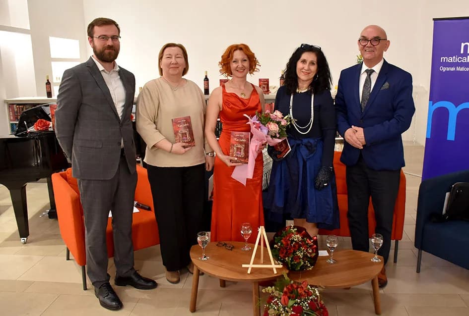 Predstavljena zbirka ljubavne poezije Irene Kalan