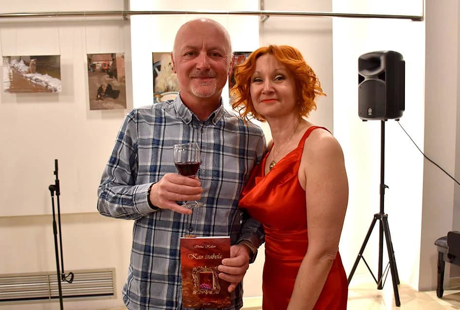 Predstavljena zbirka ljubavne poezije Irene Kalan
