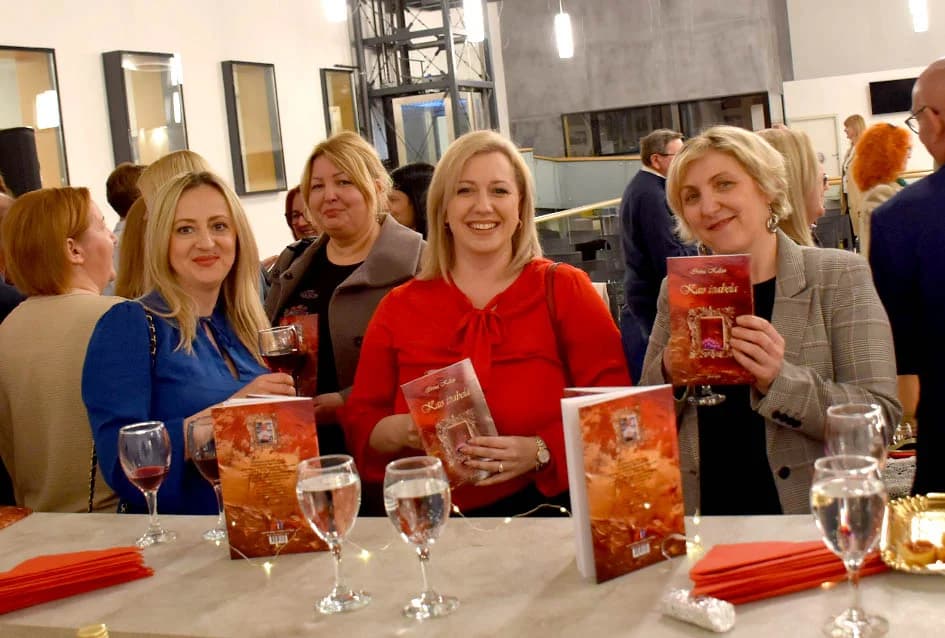 Predstavljena zbirka ljubavne poezije Irene Kalan