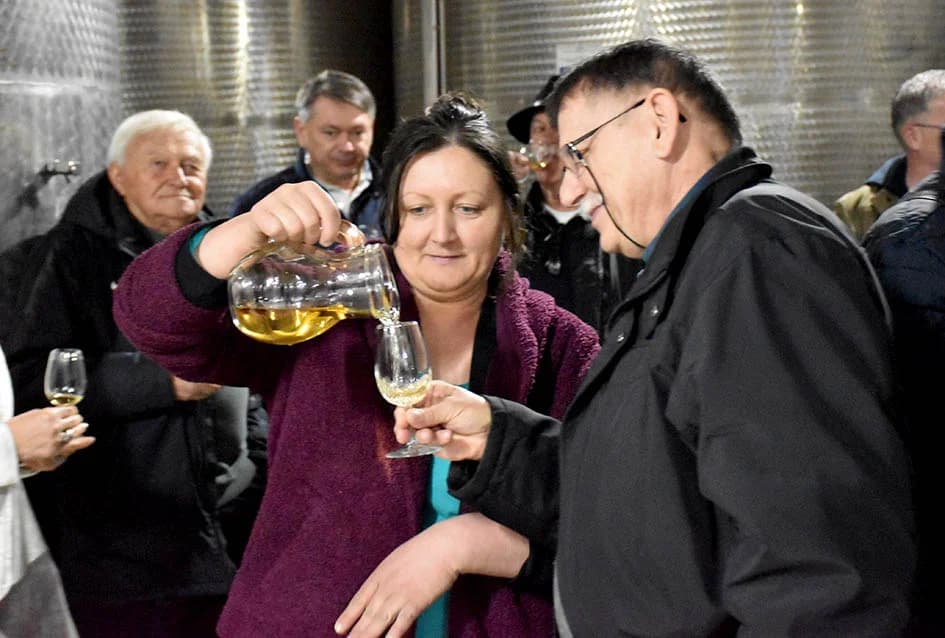 Enjingiju priznanje Visoke vinske akademije iz Slavonskog Broda