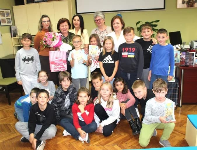 Predstavljena knjiga za djecu „Klupko od snova“ autorice Mire Šulc iz Jakšića [FOTO]
