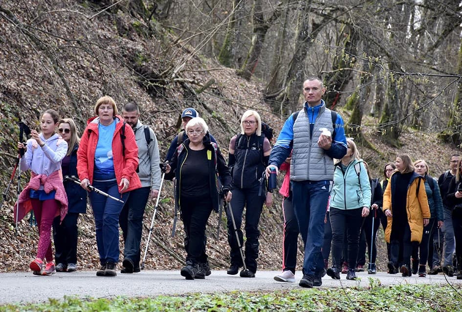 PAPUČKI JAGLACI 2025.: Brojni planinari pohodili sedam staza