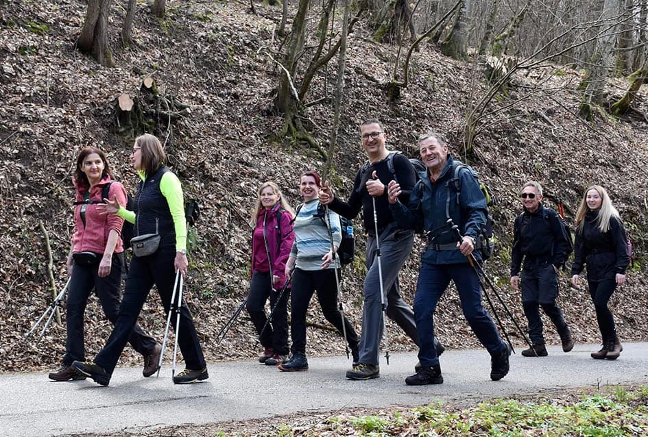 PAPUČKI JAGLACI 2025.: Brojni planinari pohodili sedam staza
