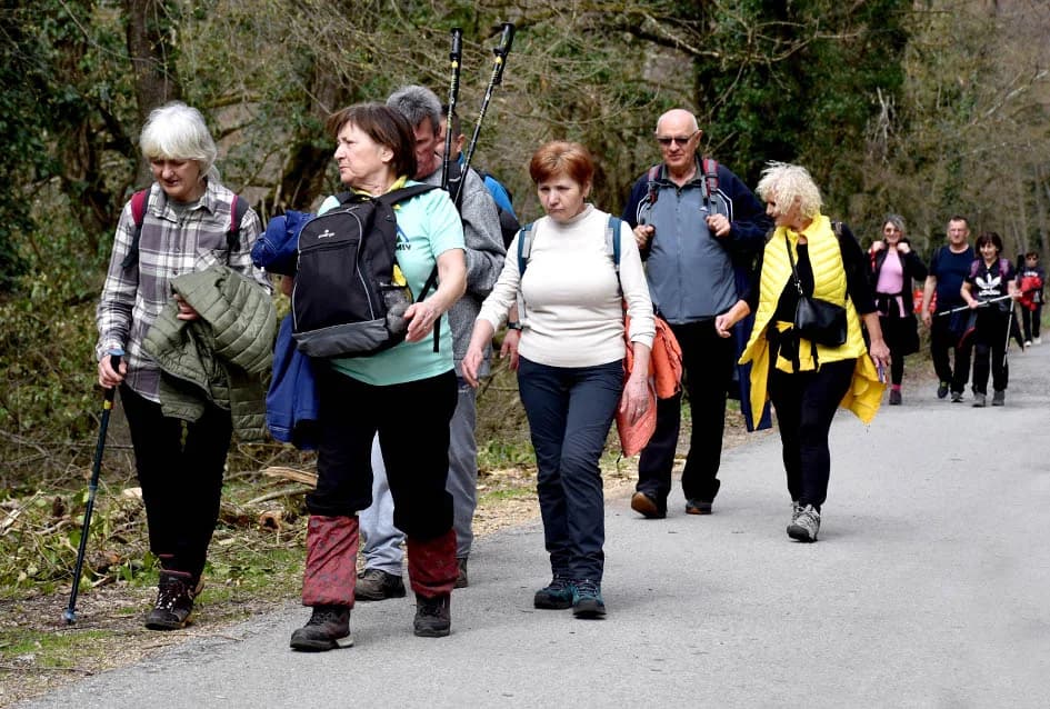 PAPUČKI JAGLACI 2025.: Brojni planinari pohodili sedam staza