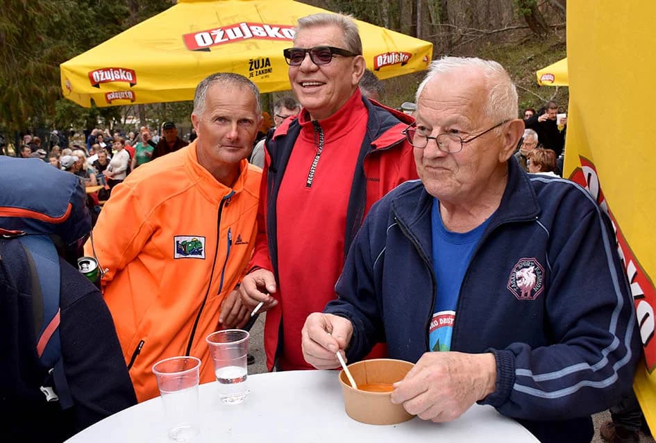 PAPUČKI JAGLACI 2025.: Brojni planinari pohodili sedam staza