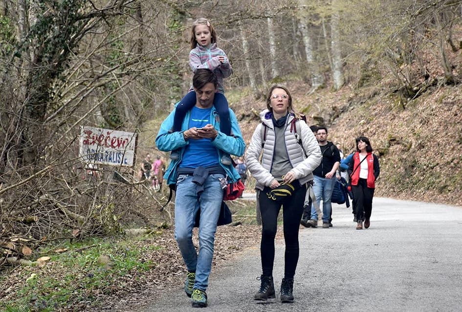 PAPUČKI JAGLACI 2025.: Brojni planinari pohodili sedam staza