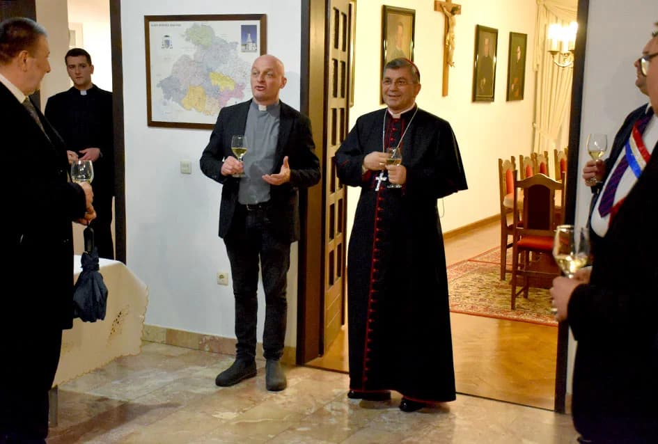 Otkrivena bista blaženom Alojziju Stepincu u Stražemanu