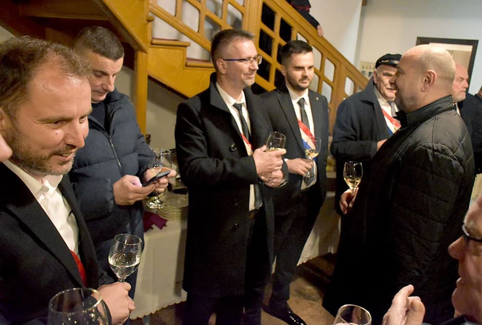 Otkrivena bista blaženom Alojziju Stepincu u Stražemanu