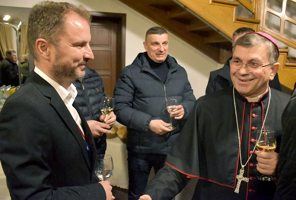 Otkrivena bista blaženom Alojziju Stepincu u Stražemanu