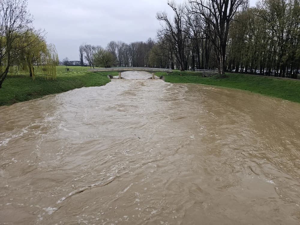[FOTO] Raste vodostaj Orljave - prijete li nam poplave?