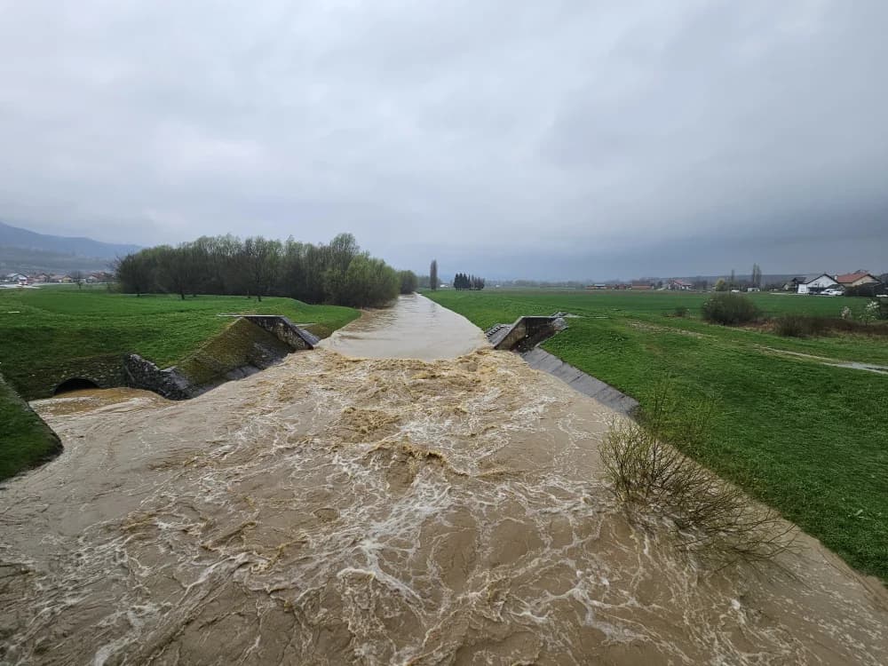 [FOTO] Raste vodostaj Orljave - prijete li nam poplave?