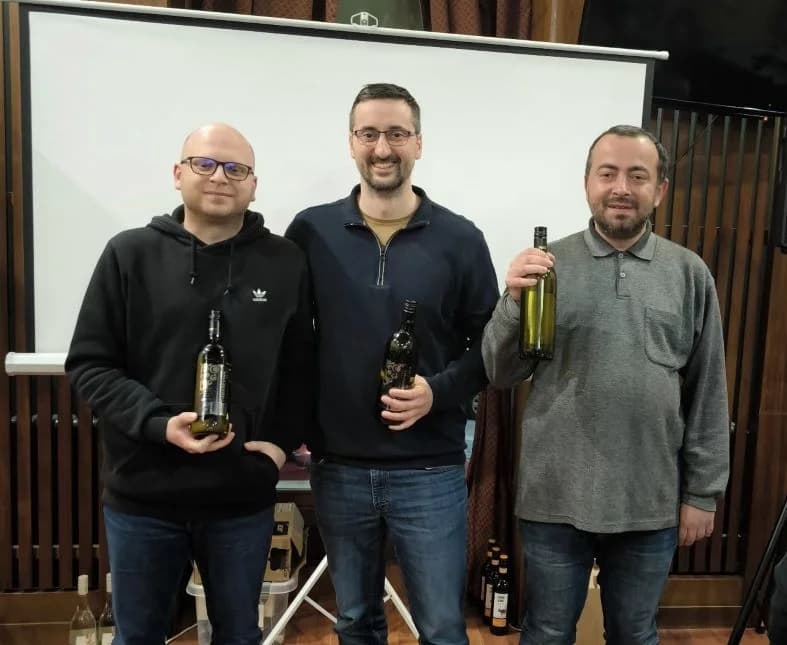 ODRŽAN 130. POŽEŠKI PUB KVIZ: Prvo mjesto osvojila ekipa „America First, NG Second“ iz Nove Gradiške